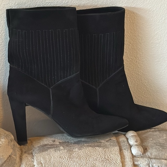 Stuart Weitzman black suede leather ankle boots / booties stitch detail pull on - Picture 9 of 15